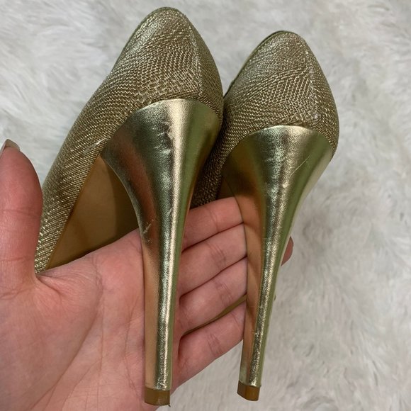 Zara Gold Heels with Bow Detail - Picture 3 of 8